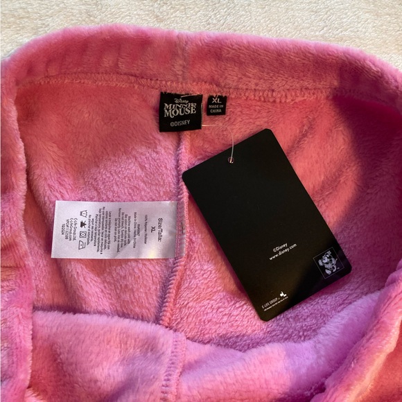 Disney Minnie Mouse Fuzzy Pink Lounge Shorts Women Size XL - Picture 9 of 9